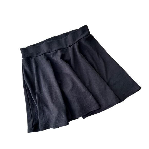 DJT Women’s Black Flared Pleated Skater Skirt w/ Built-In Shorts | Size L - Picture 4 of 10